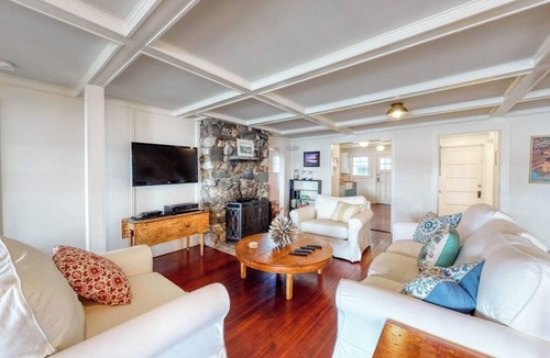 Monmouth House | Lakefront home with private dock, kayaks, firepit, grill, & sunroom