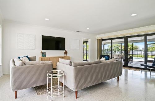 West Palm Beach House | Lakefront Pool Retreat, Near DT & Beach