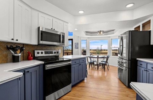 Loveland House | Lakefront Retreat at Boyd | Sleeps 18 w/Hot Tub