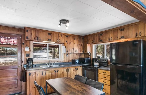 Newbury Cottage | Lakefront Ski Cottage near Mt. Sunapee
