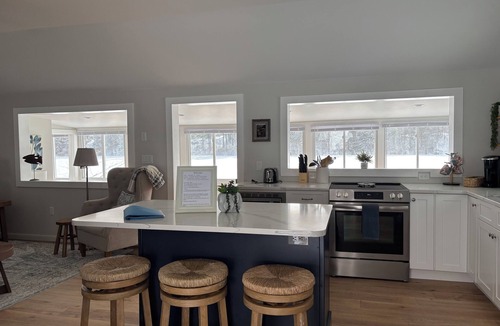 Concord Cottage | Lakefront Year-Round Retreat with Kayaks & Dock in Concord, NH, Cozy & Modern"