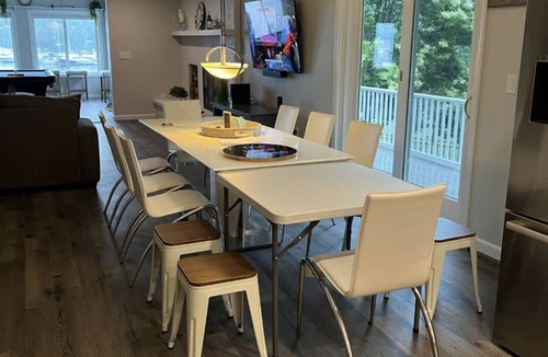 Malletts Bay House | Lakehouse Family Getaway.