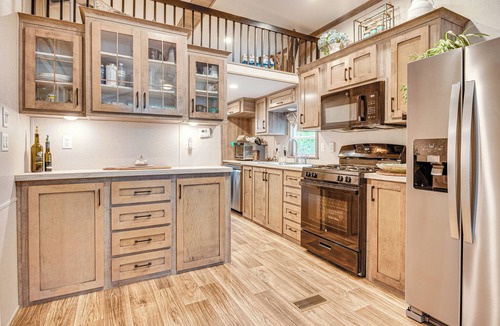 Lochmere Cabin | Lakehouse with Sandy Beach and Boating