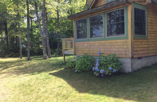 South Oxford Cottage | Lakeside Cottage - Spectacular Mountain Views - Western Maine Mountains