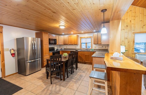 Bethlehem Cottage | Lakeside Family Cottage Multiple Bedrooms