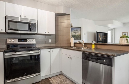 East Kootenay Apartment | Lakeside Lair | Pool | Hot Tub | A/C