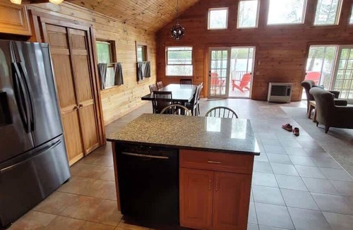 Lincoln House | Lakeside Luxury: Your Private Waterfront Escape