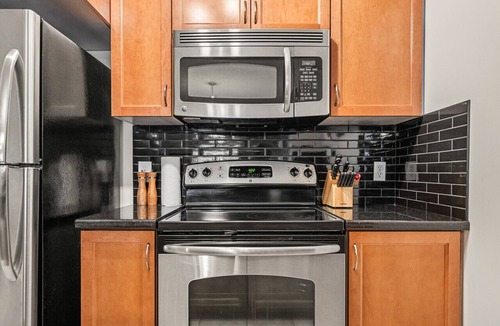 East Kootenay Apartment | Lakeside Memories | Pool | Hot Tub | Central