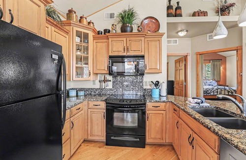 Estes Park Condo | Lakeside Retreat 19A - 2 BR Condo - Mountain and Lake Views
