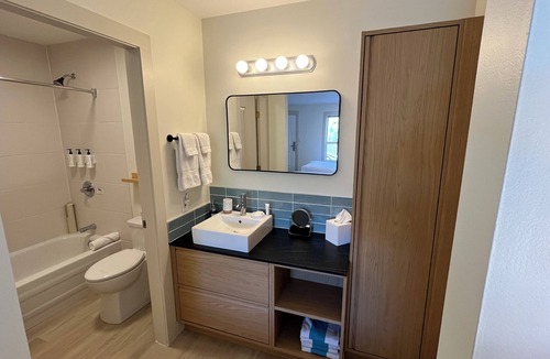 Okanagan-Similkameen Hotel | Lakeside Villa & Nordic Spa - Boutique motel with beach access