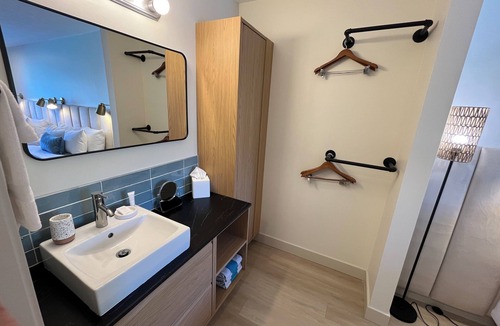 Okanagan-Similkameen Hotel | Lakeside Villa & Nordic Spa - Boutique motel with beach access