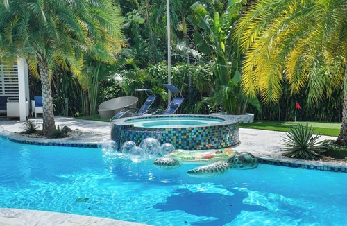 Lazy Lake House | Lakeview 1 Acre, Tropical Pool, 10min Beach! Kayak, Pond, Spa - Fort Lauderdale