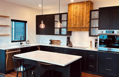 East Kootenay House | Lakeview Cabin.Private Beach.Walking Distance to Downtown
