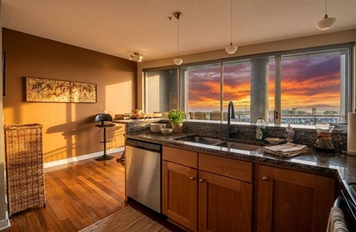 Ohio City Apartment | Lakeview Condo + Balcony + Parking + Gym