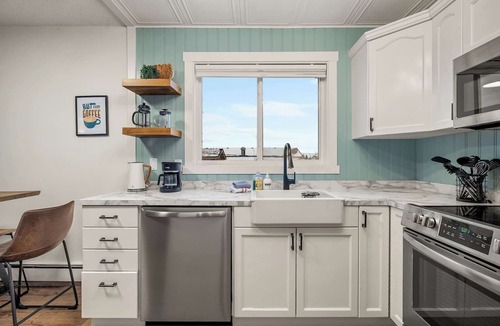 Sylvan Lake Condo | Lakeview Gem | Lakeside Retreat | Stunning Views |
