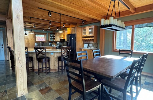 East Kootenay House | Lakeview Lodge | Beach | Mooring Buoy | Hot Tub