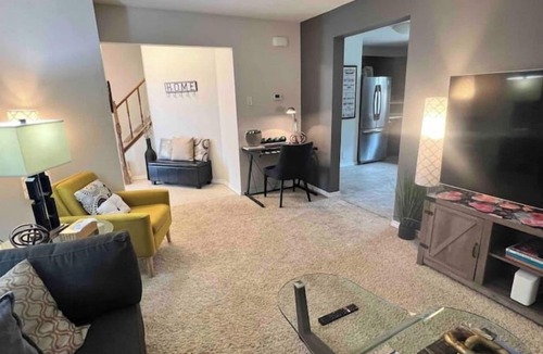 Saskatoon House | Lakeview Villa - Exquisite & Cozy 3 Bedroom Home