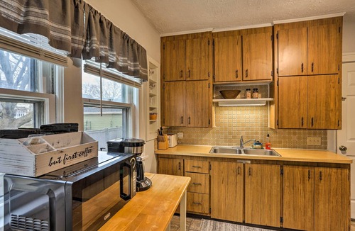 Lakewood Cottage | Lakewood Home w/Yard ~ 8 Mi to Cleveland!