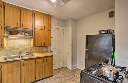 Lakewood Cottage | Lakewood Home w/Yard ~ 8 Mi to Cleveland!