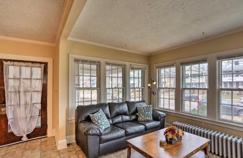 Lakewood House | Lakewood Home w/Yard ~ 8 Mi to Cleveland!