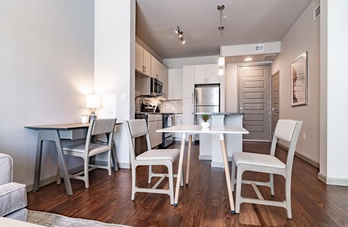 Civic Center Apartment | Landing at Civic Lofts - 1 Bedroom in Civic Center