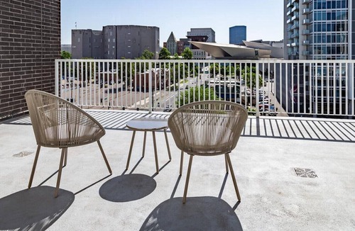 Civic Center Apartment | Landing at Civic Lofts - 1 Bedroom in Civic Center