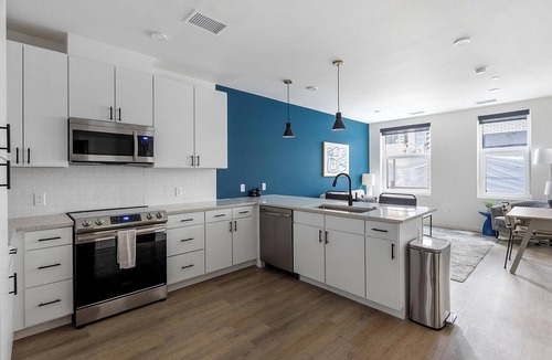Civic Center Apartment | Landing | Beautiful 1BD, Rooftop Lounge, Gym