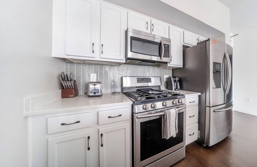 Little Italy Apartment | Landing | Incredible 2BD, Gym