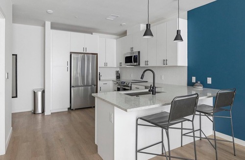Civic Center Apartment | Landing | Modern 1BD, Rooftop Lounge, Gym