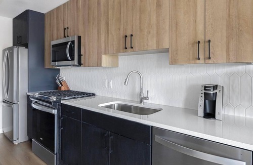 Englewood Apartment | Landing | Spectacular 1BD, Rooftop Lounge, Gym