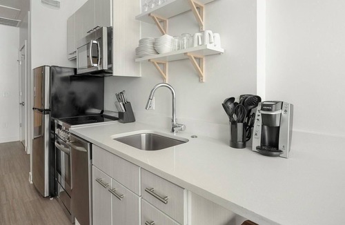 River North Art District Apartment | Landing | Stunning Studio, Gym, Clubhouse