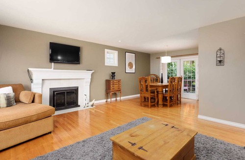 Delta House | Large 3-BD, 3-WC, 9 minutes to BC Ferries, 5 minutes to Tsawassen Mills