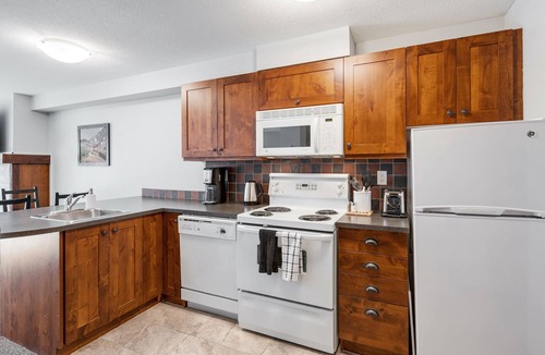 East Kootenay Condo | LARGE 3-Br 3-Ba | Ski In/Out | Pool & Hot Tubs | Central Upper Village Location