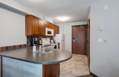 East Kootenay Condo | LARGE 3-Br 3-Ba | Ski In/Out | Pool & Hot Tubs | Central Upper Village Location