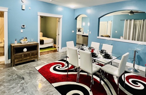Northwest Edmonton House | ✨Large 5 bedroom home w/ parking / wifi / yard