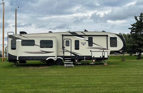 Central Alberta House | Large camper in a quiet resort- close to lakes, ATV trails, boat launch- friend