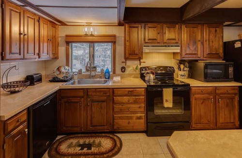 Bethlehem Apartment | Large Chalet near Bretton Woods!