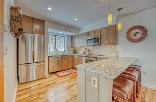 Lincoln House | Large Condo across the street from Loon Mountain!