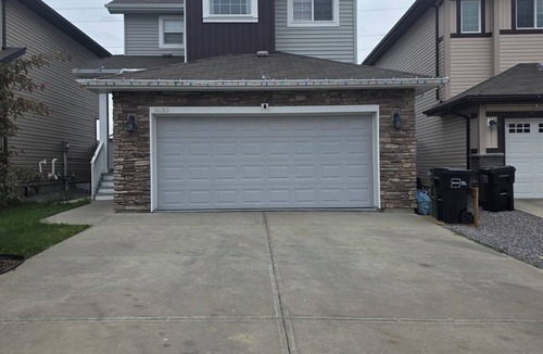 Southeast Edmonton House | Large, cozy, and family-ready. This spacious 4-bedroom 5 bed, 2.5-bath house