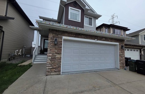 Southeast Edmonton House | Large, cozy, and family-ready. This spacious 4-bedroom 5 bed, 2.5-bath house