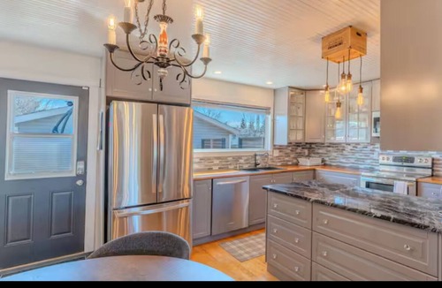 Airdrie House | Large Family-Friendly 3BE Home | Easy Access to QE2