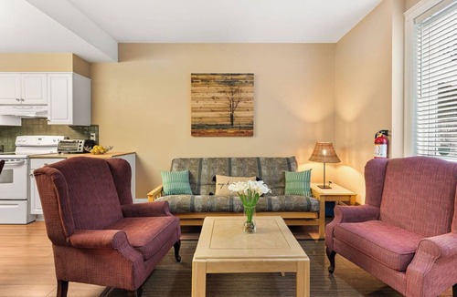 White Rock House | Large Family Suite | 2BR | Sleeps 5 | White Rock
