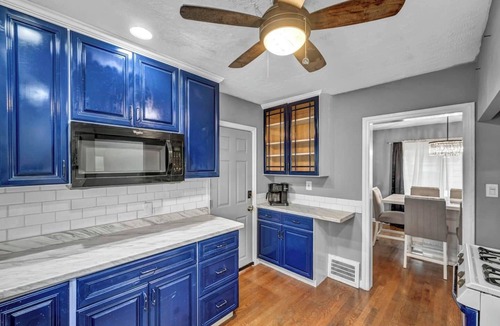 South Euclid House | Large Home | UH South Green-3min, MetroHealth-6min