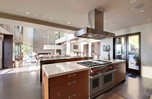 Metro Vancouver Regional District House | Large modern Luxury Oceanfront house, directly on the beach