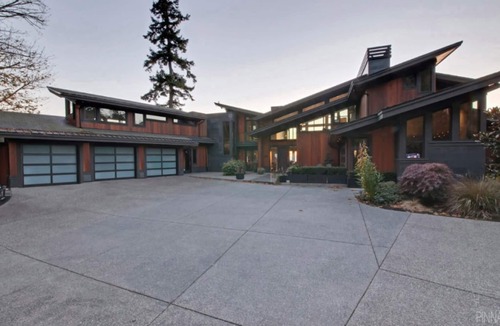 Metro Vancouver Regional District House | Large modern Luxury Oceanfront house, directly on the beach
