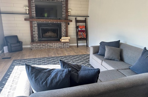 Valemount House | Large newly renovated house. Cozy and convenient.