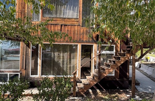 Pinedale Apartment | Large windows bring the outside in.