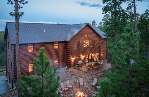 Deadwood Cabin | Largest Black Hills Lodge - Sleeps 30 - 13 Bedroom