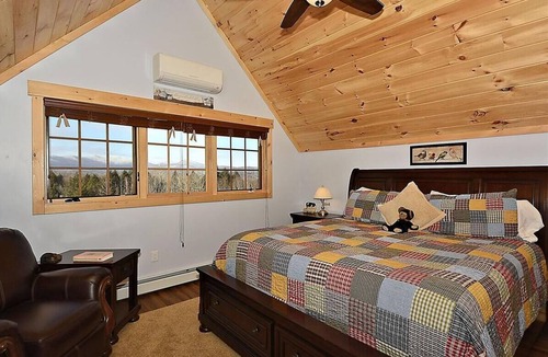 Morrisville Cabin | Lazy Bear Lodge: 4 br log home, fireplace, a/c, deck, pond & views!