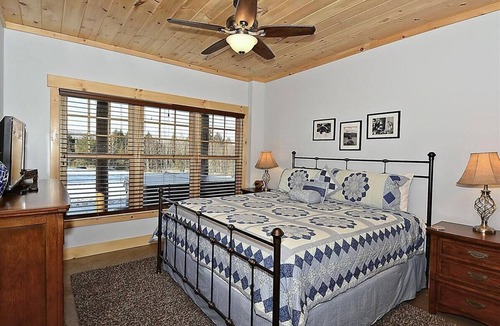 Morrisville Cabin | Lazy Bear Lodge: 4 br log home, fireplace, a/c, deck, pond & views!